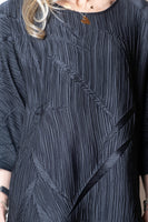 JOSEPH RIBKOFF 253002 Blusa in raso plissè nero