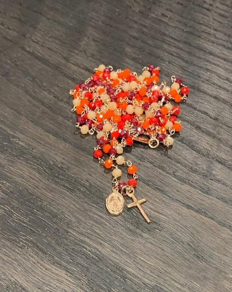 Pfmilanojewels collana rosario  130 cm cristalli  multicolor rubino, arancio, crema, rosso, argento placcato oro rosa