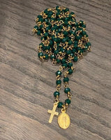 Pfmilanojewels  collana rosario cristalli verde scuro, argento placcato oro giallo