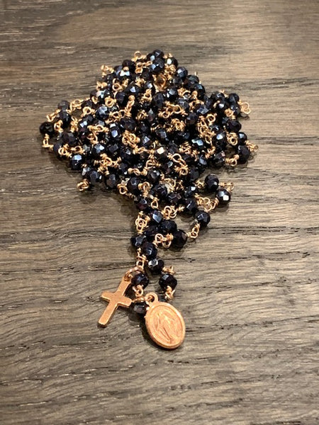 Pfmilanojewels  collana rosario 130 cm cristalli nero blu, argento placcato oro rosa