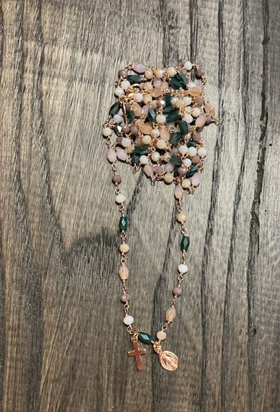 Pfmilanojewels  collana rosario 130 cm cristalli  multicolor verde, crema, rosa, tortora, bianco, argento placcato oro rosa